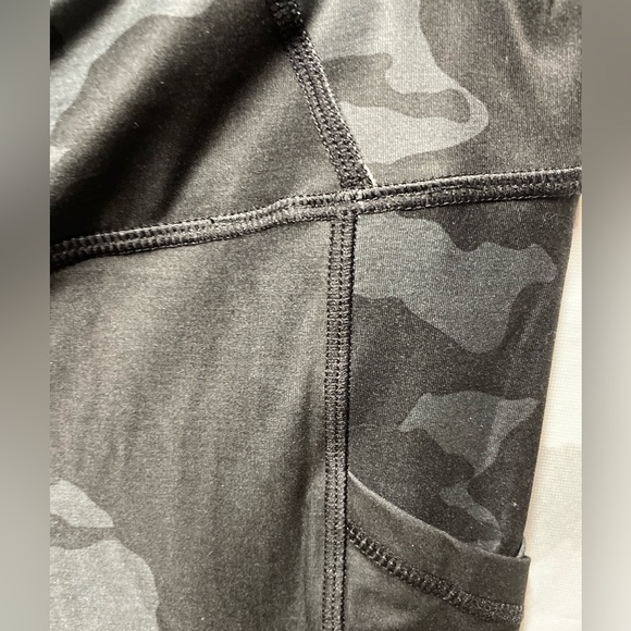 NWT PrANa black camo high rise legging - Picture 7 of 15